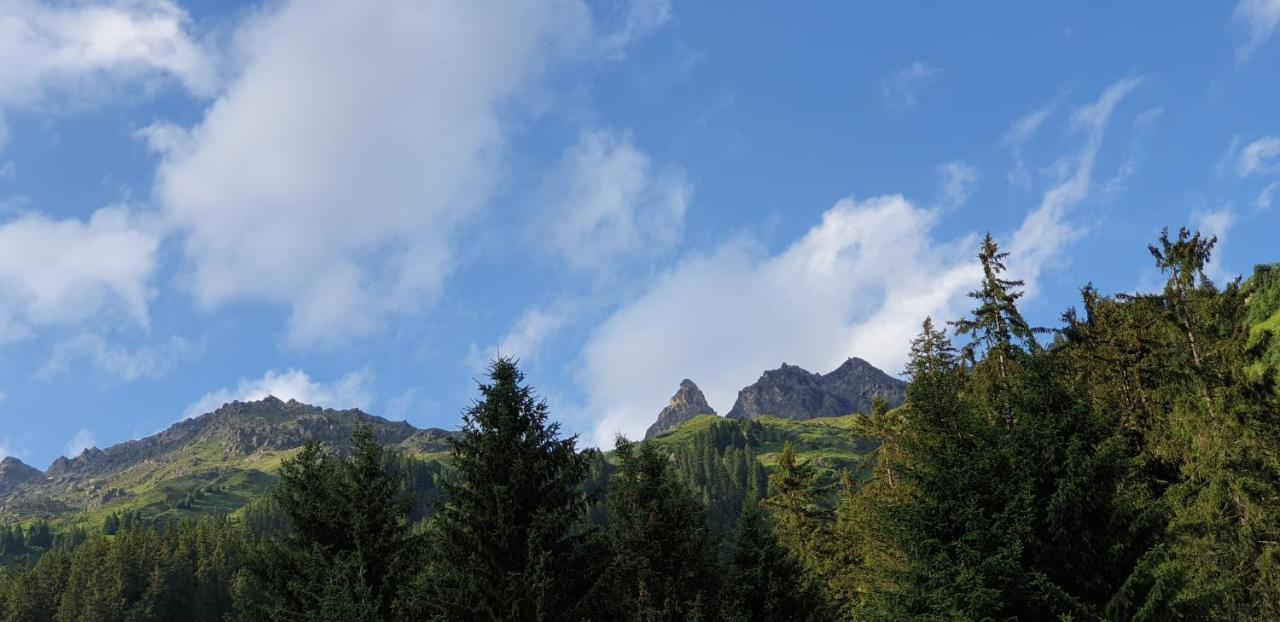 Ferienhaus & Ferienwohnung Winay Wayna Gotschna Blick Клостерс Екстер'єр фото